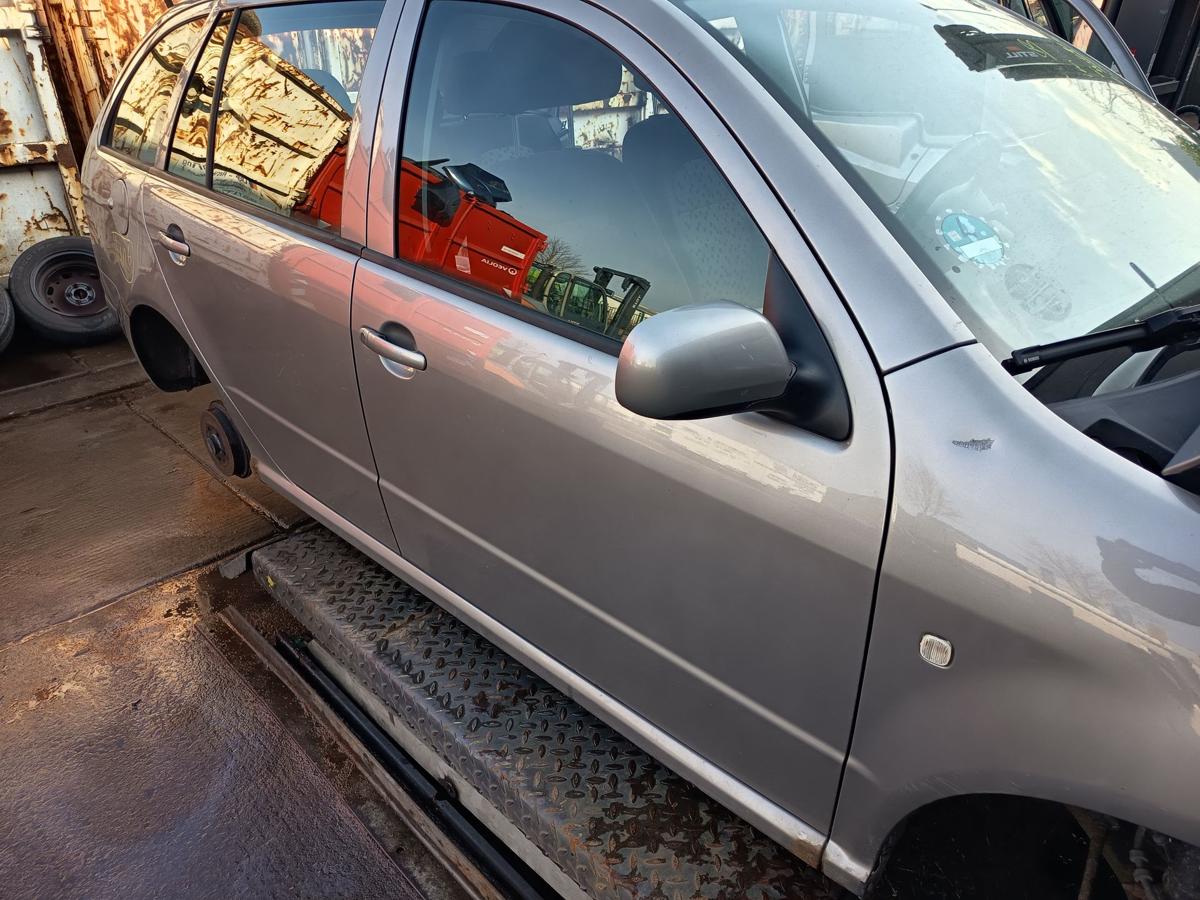 Skoda Fabia 6Y original T&uuml;r vorn rechts Beifahrer F8H Capuccinobeige Bj 2007