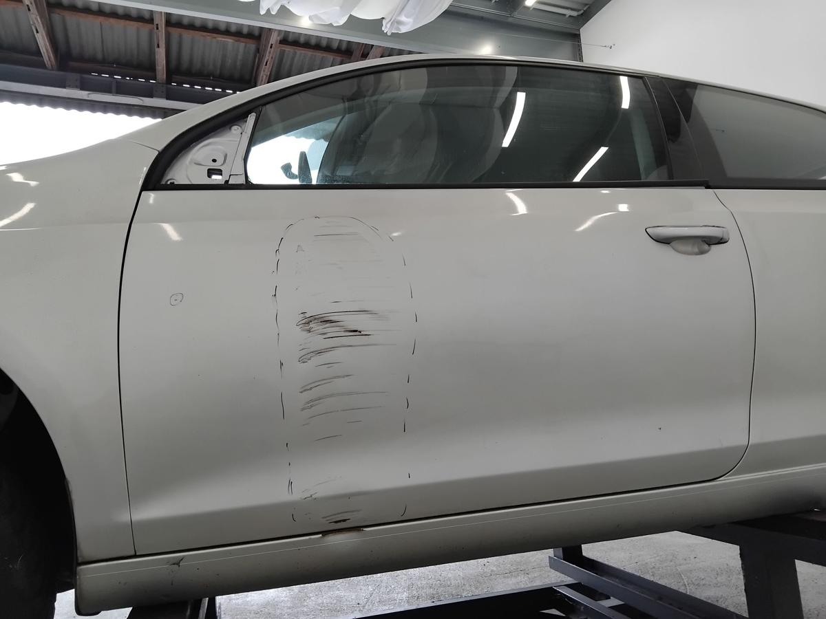 VW Golf 6 Tür links Fahrertür LA7W reflexsilber 3-Türer beschädigt BJ2009