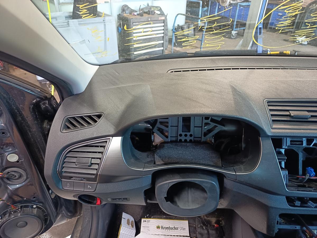 Fabia III NJ original Armaturentafel Brett Oberteil Abdeckung Schalttafel Bj2015