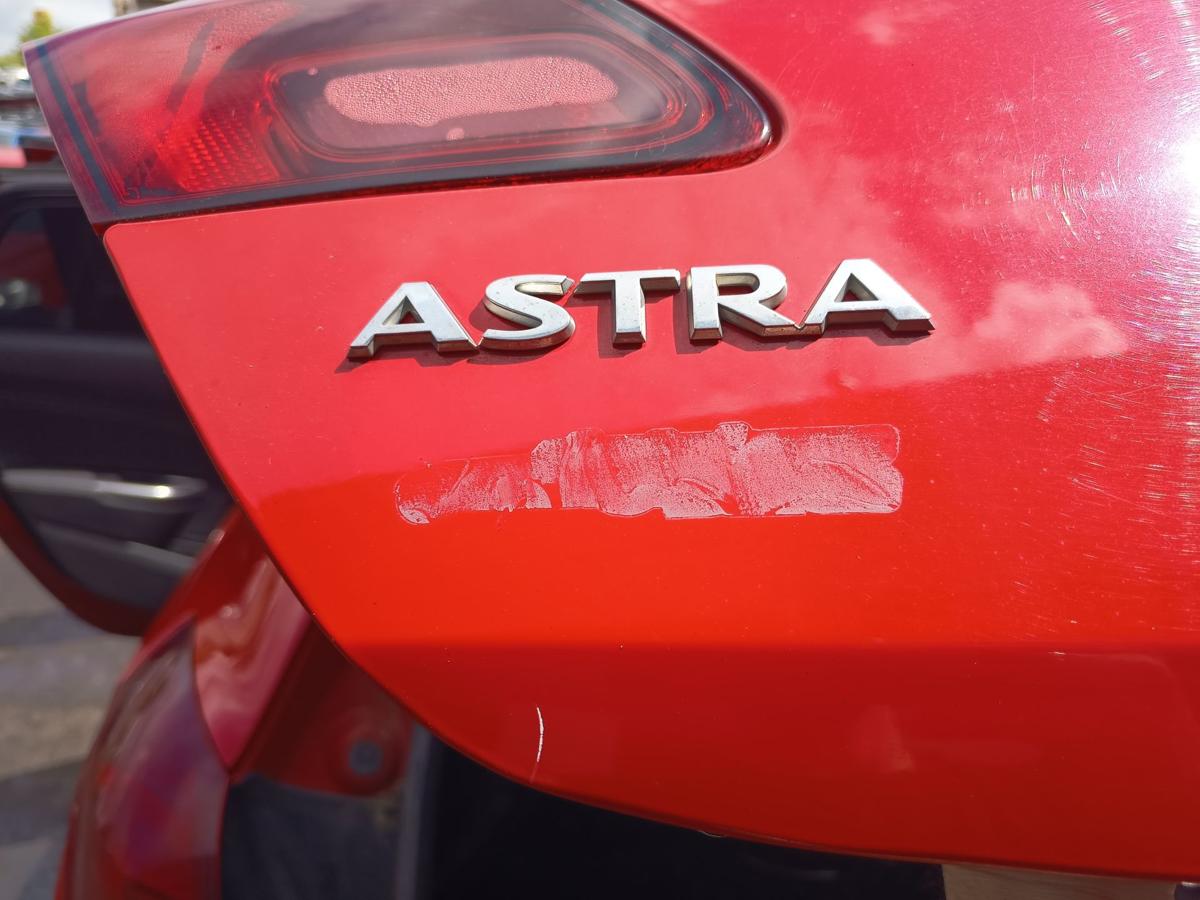 Opel Astra J Limousine 5t&uuml;rer Heckklappe mit Scheibe Z50B Power red Bj 2010