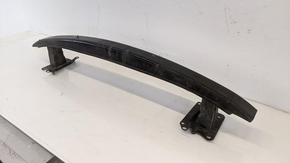 Träger Halter Verstärkung Pralldämpfer Stossfänger vorn VW Polo 9N1