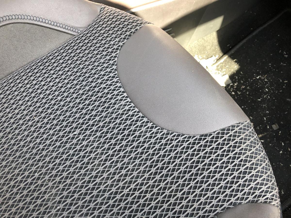 Peugeot 2008 I CU Sitz vorn rechts Beifahrersitz Kunstleder Stoff braun Heizung