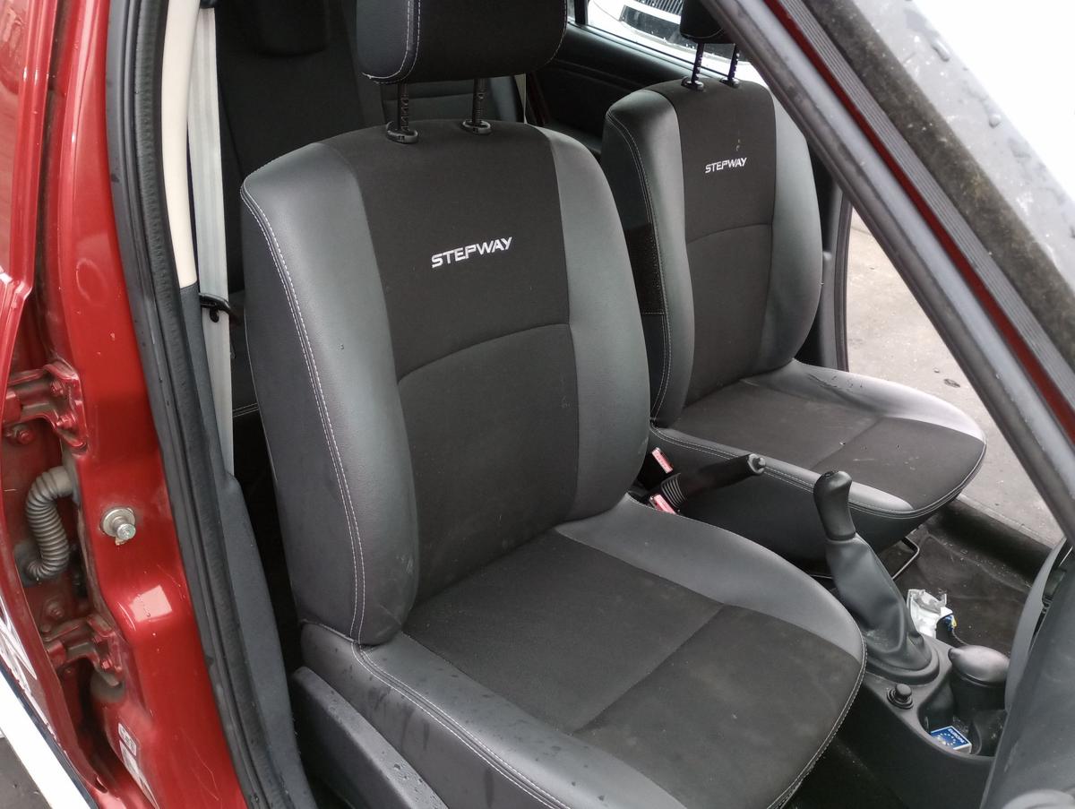 Dacia Sandero I Stepway orig Beifahrersitz Teilleider schwarz grau Bj 2012