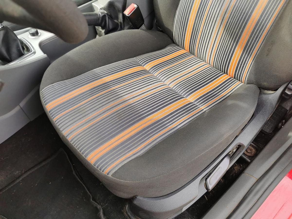 Ford Focus DA3 Fahrersitz Sitz Autositz vorn links Stoff 5 Türer