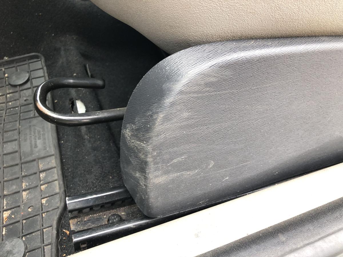 Renault Twingo 2 II Sitz vorn links Fahrersitz Stoff Autositz Stoffsitz