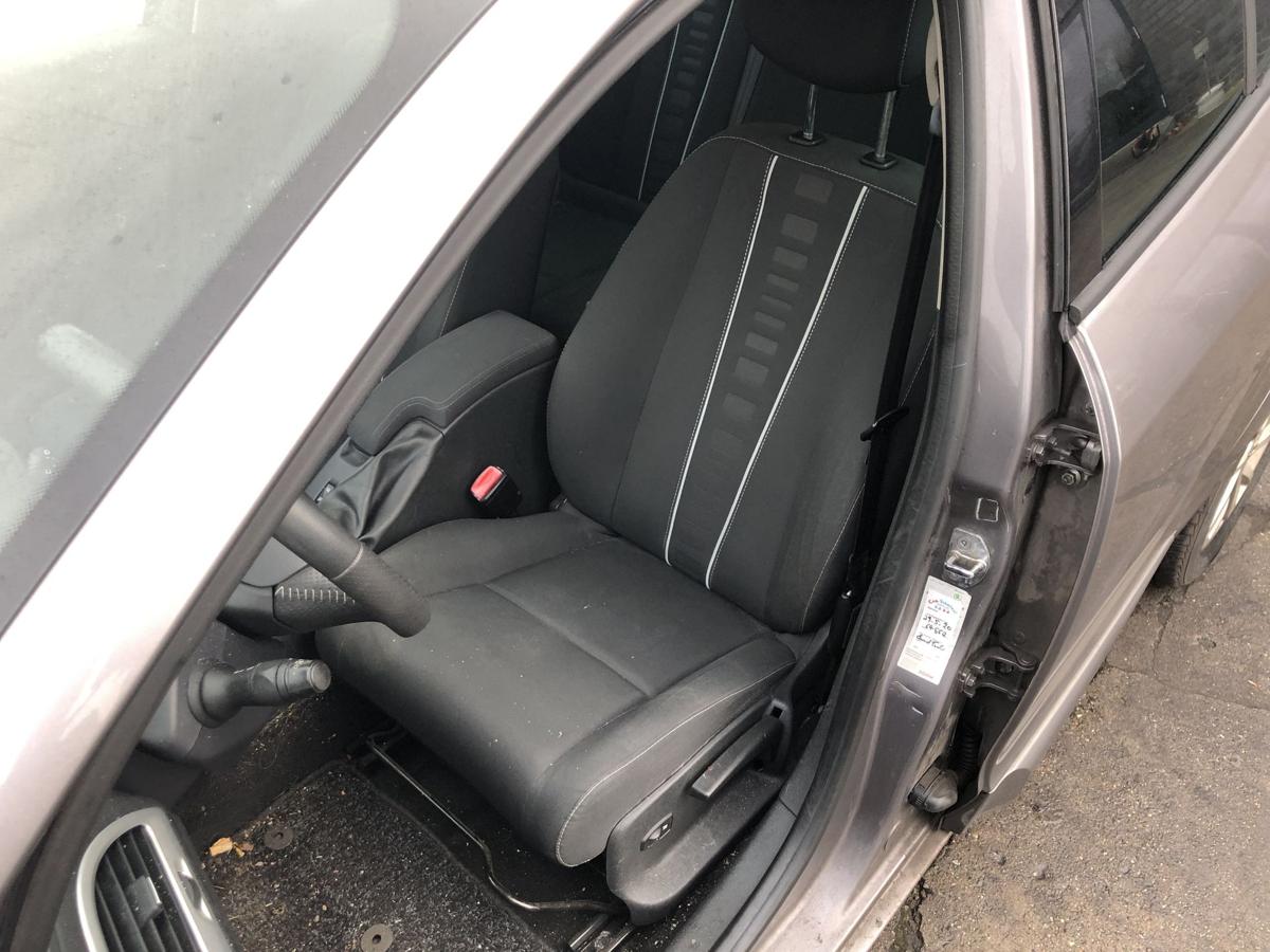 Renault Megane III 3 Sitz vorn links Fahrersitz Stoff mit Heizung Stoffsitz