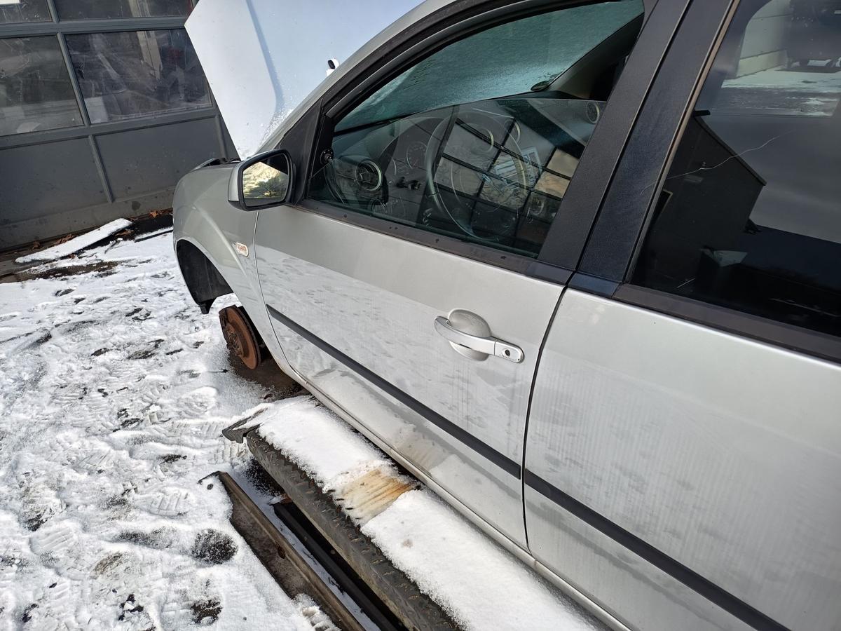 Ford Fiesta VI 5t&uuml;rer original T&uuml;r vorn links Fahrer Polarsilber Bj 2005