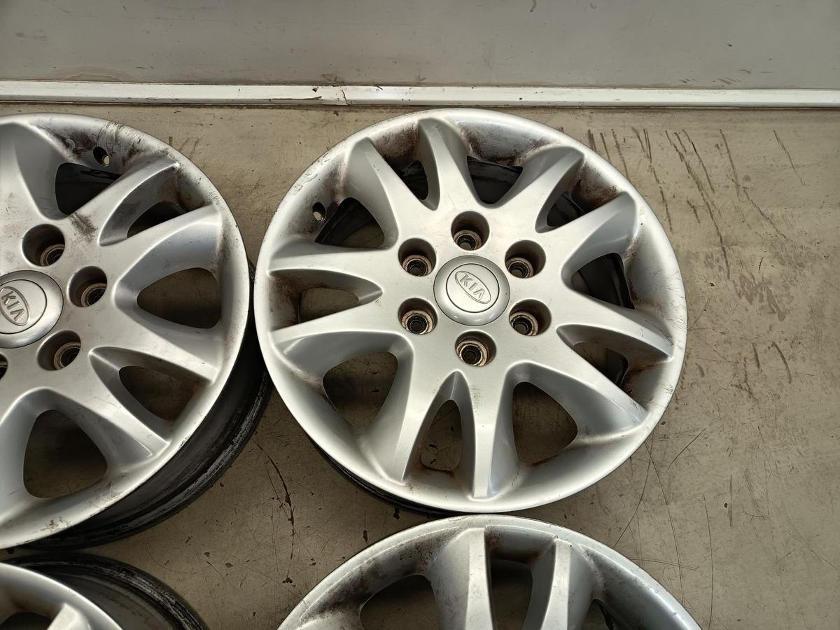 Kia Carnival III original Satz Alufelgen 6,5x17 ET46 529104D250 Bj 2006