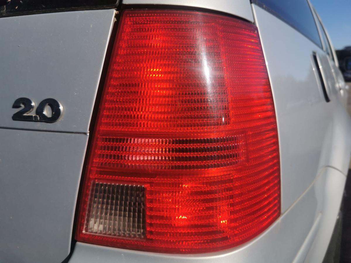 VW Bora 1J Variant Rückleuchte Schlussleuchte Rücklicht Lampe hinten rechts