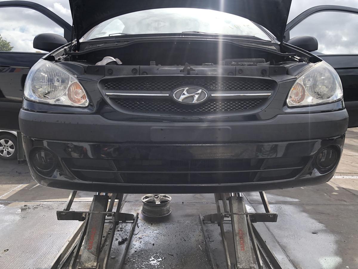 Hyundai Getz original Stoßstange Fänger vorn/Front EB Obsidianschwarz Bj 2008
