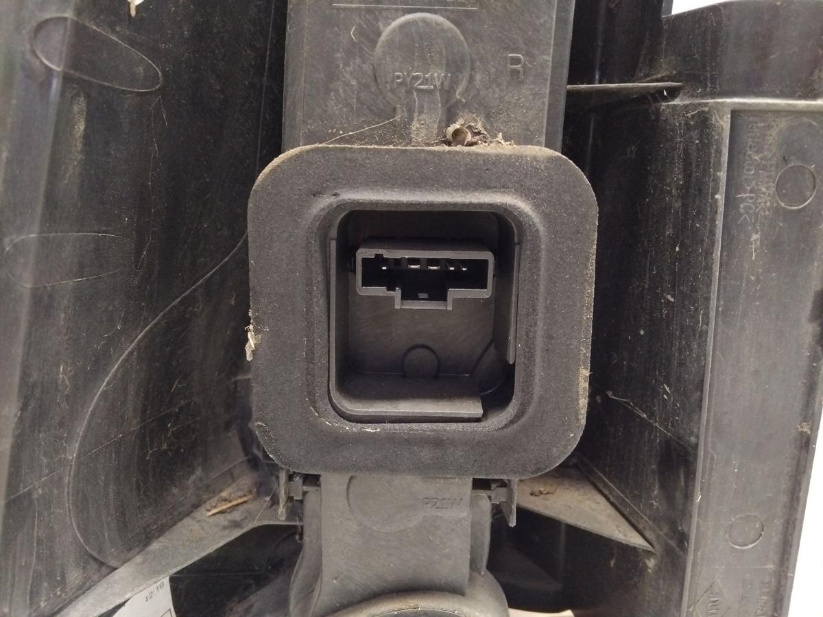 Dacia Logan MCV Kombi orig R&uuml;ckleuchte Heckleuchte Schlussleuchte rechts BJ2008