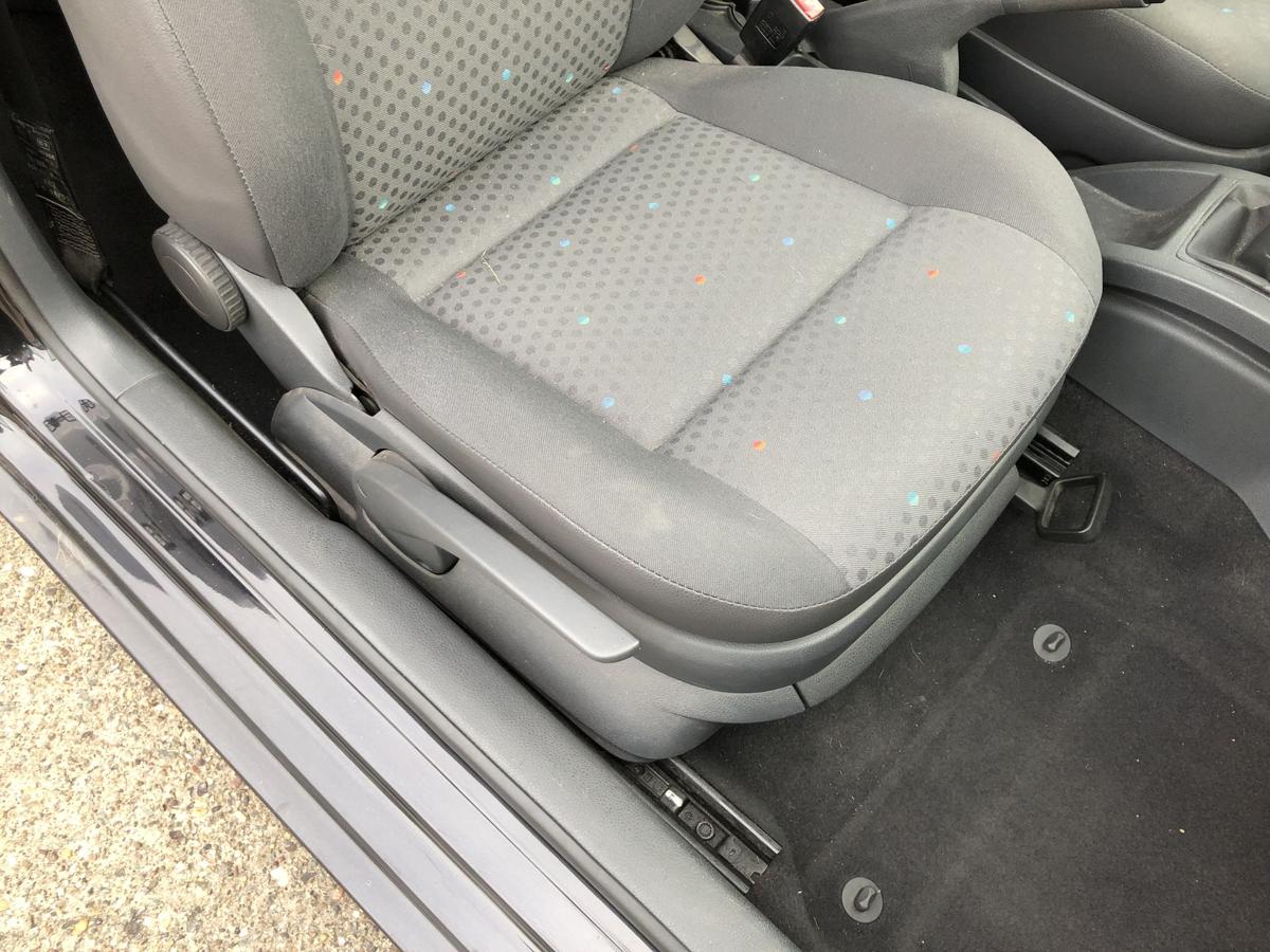 VW Polo 9N 9N1 Sitz vorn rechts Beifahrersitz nur f&uuml;r 3 t&uuml;rer ohne Heizung