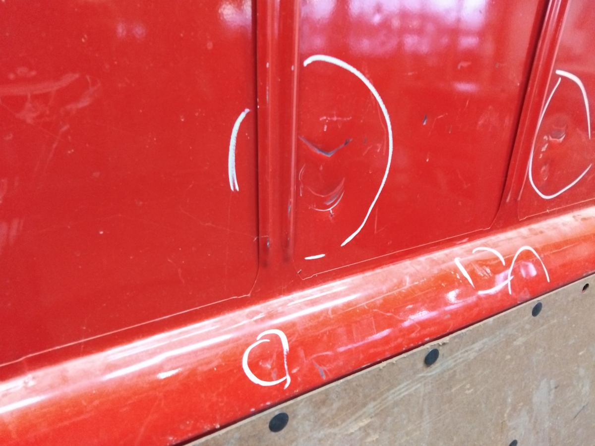 Ford Transit 6 TT9 Schiebet&uuml;r rechts Kasten Mittelhochdach mit M&auml;ngeln Bj.2007