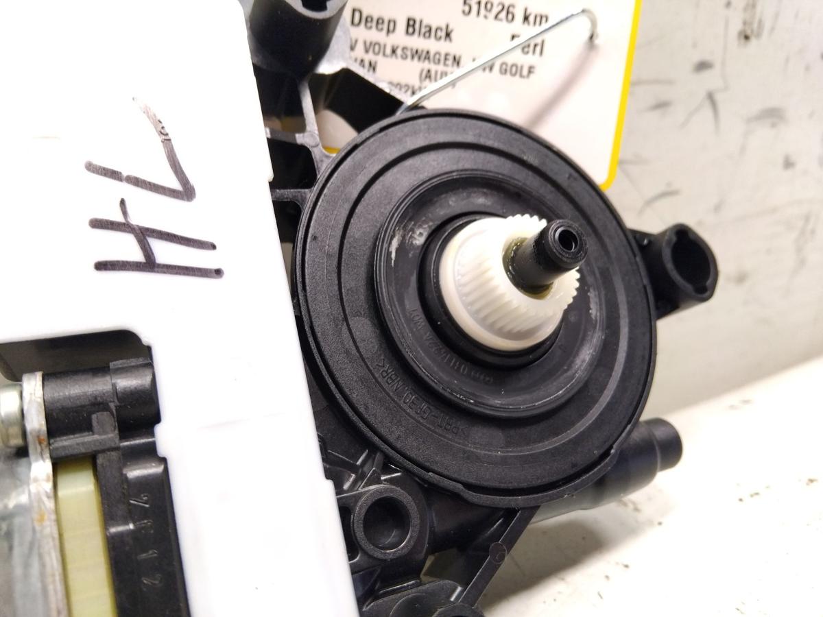 VW Golf Sportsvan original Fensterhebermotor hinten links Bj.2017