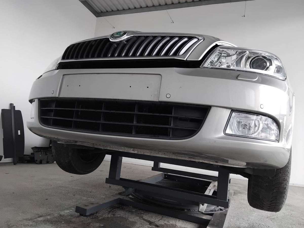 Skoda Octavia 2 1Z Facelift original Sto&szlig;stange Sto&szlig;f&auml;nger vorn SRA PDC BJ2012
