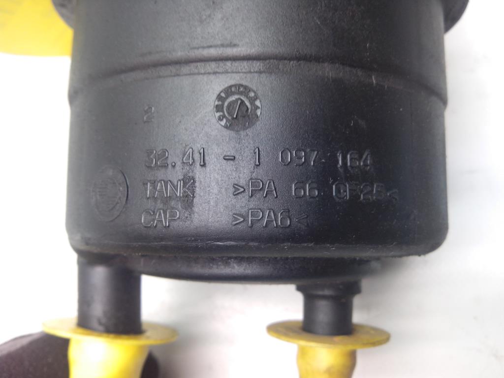 BMW E39 5er BJ2002 Servo Ölbehälter 32411097164 2.2 M54 125kw 226S1