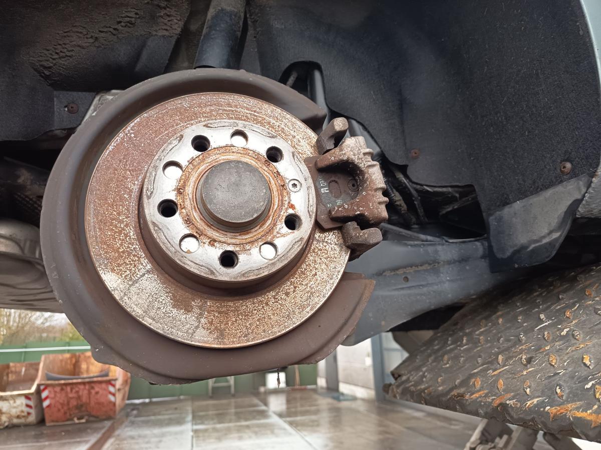 VW Golf Plus 5M original Hinterachse Tr&auml;ger scheibengebremst 5 Loch Bj 2006