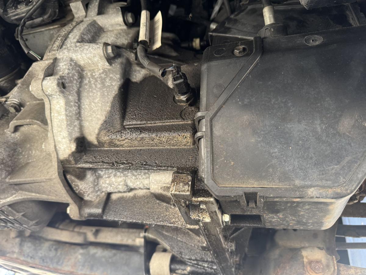 Ford Fiesta JA8 original 5 gang Schaltgetriebe 8A6R7002CA 45453km Bj.2010