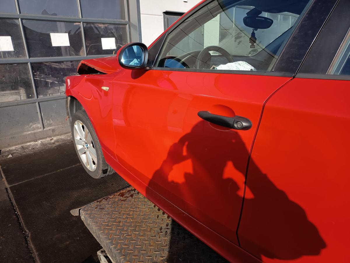 BMW E87 original T&uuml;r vorn links Fahrer Rohbau 438 Japanrot Bj 2005