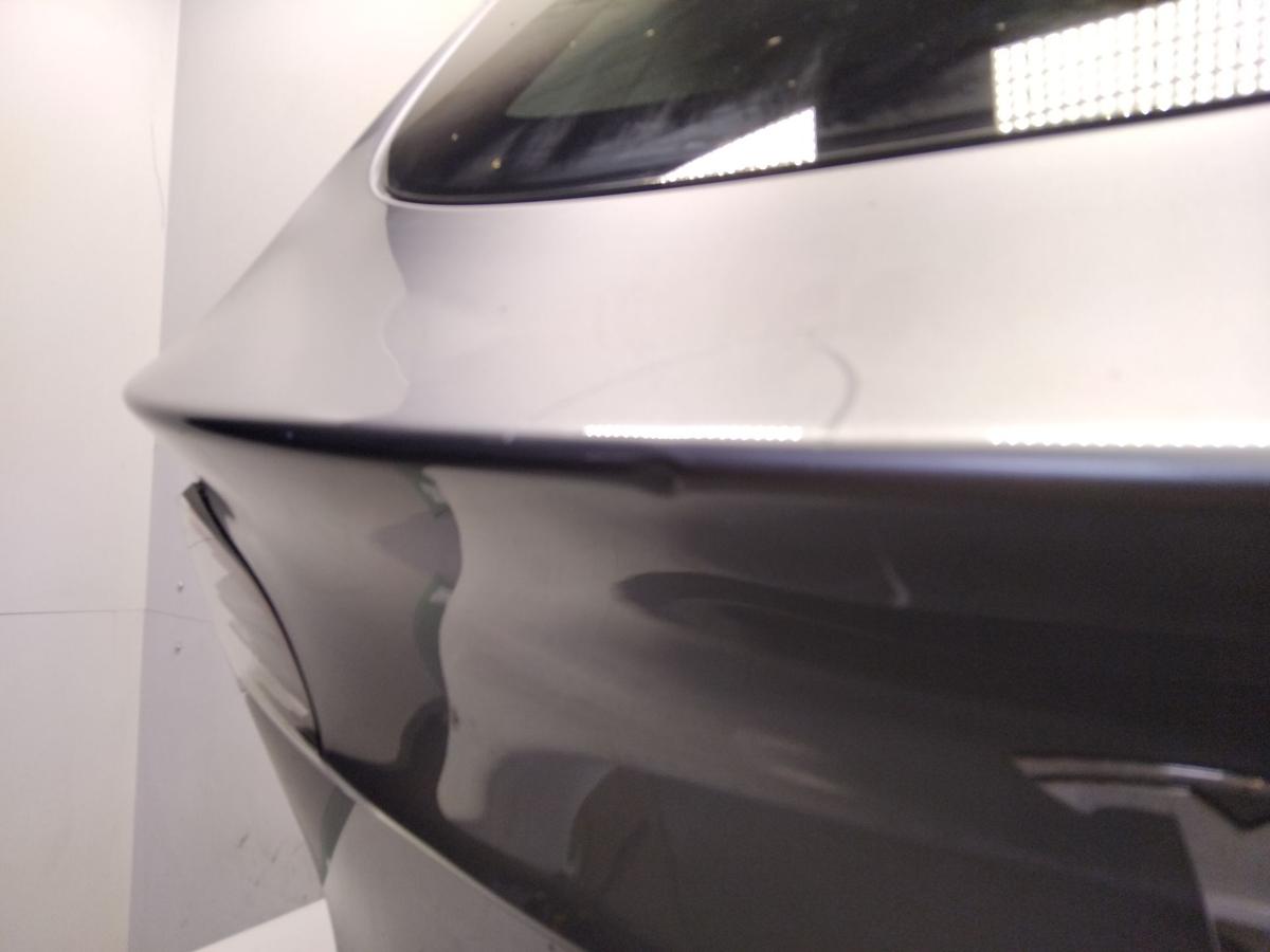Tesla Model Y Heckklappe mit Heckscheibe beschädigt Bj.2024