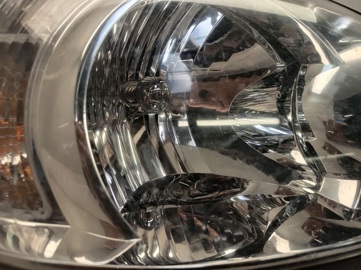 Kia Carnival Baujahr 2005 original Scheinwerfer vorn rechts Beifahrerseite