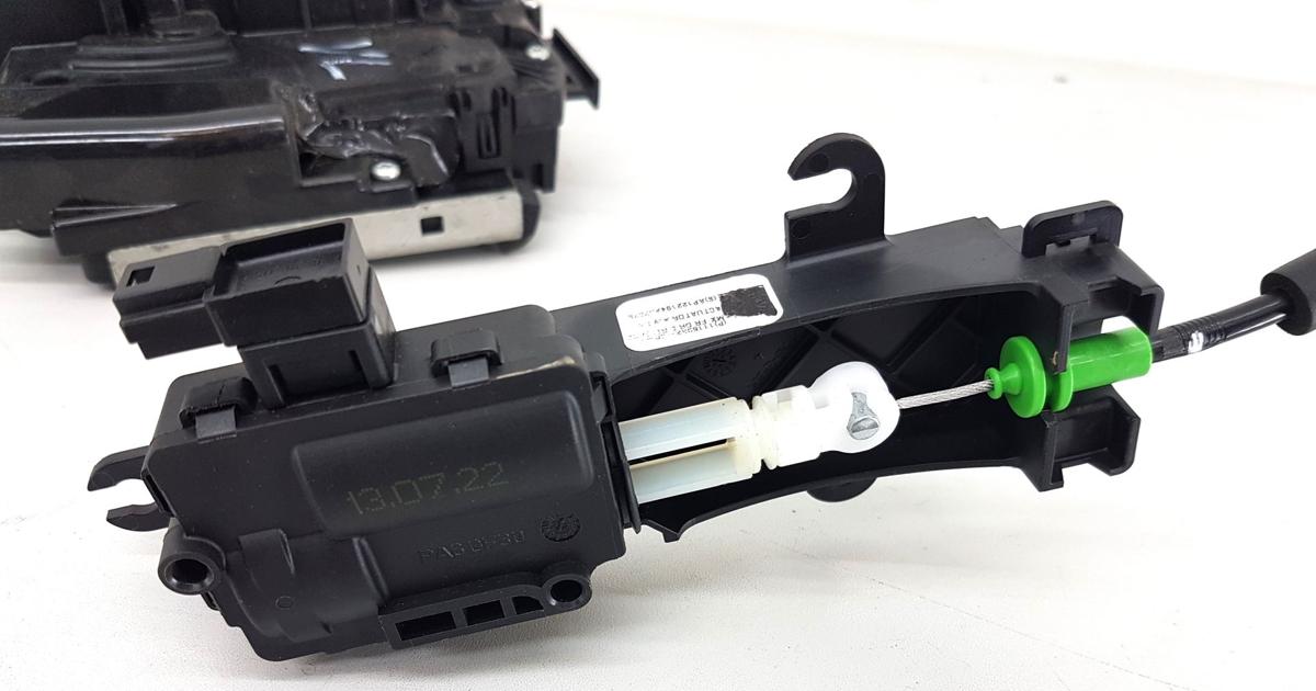 Tesla Model X T&uuml;rschloss vorn links Bj2022 1112063-00-C f&uuml;r ZV 3 Pins