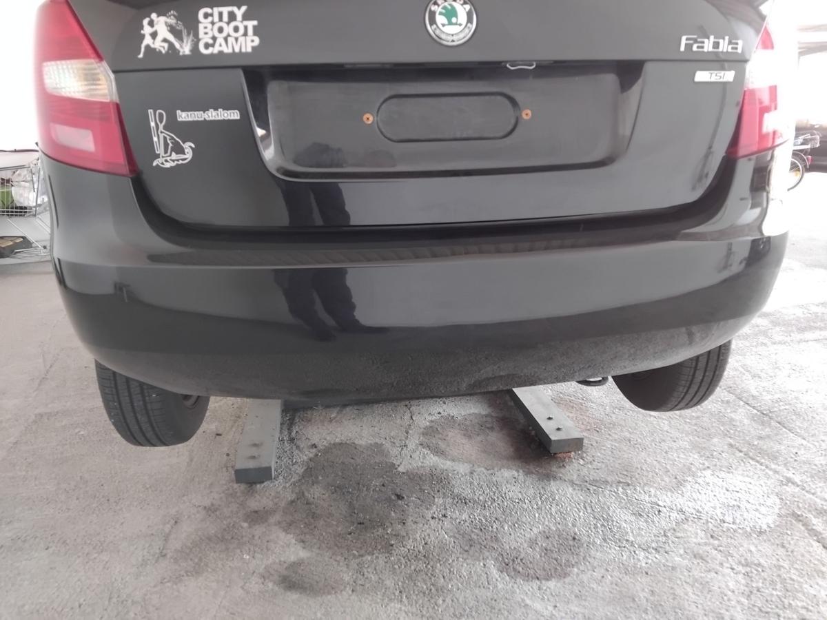 Skoda Fabia 2 5J Facelift original Sto&szlig;f&auml;nger Sto&szlig;stange hinten Flie&szlig;heck BJ2011 LF9R Blackmagi