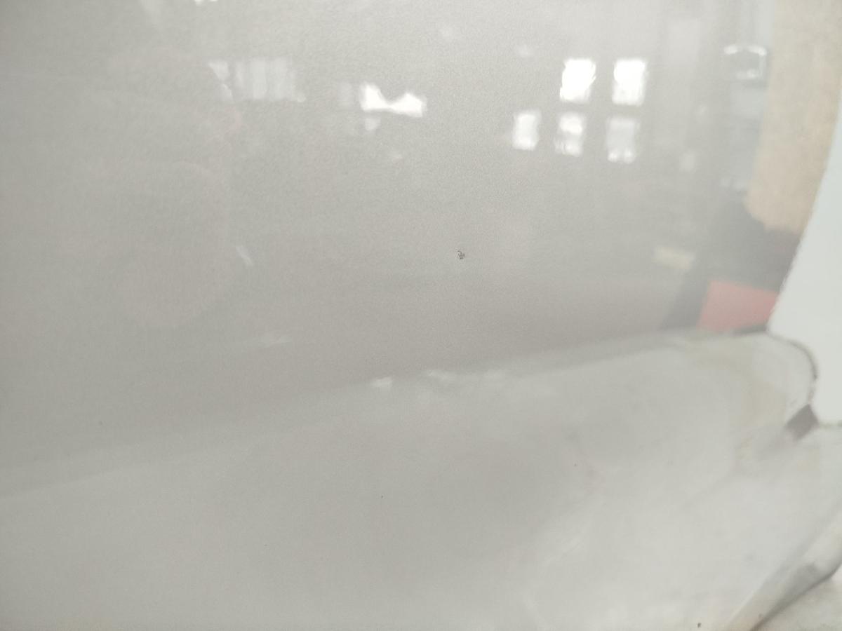 NIO ET7 Elektro Tür hinten links Fondtür Beschädigung Unterkante Sunrise Beige