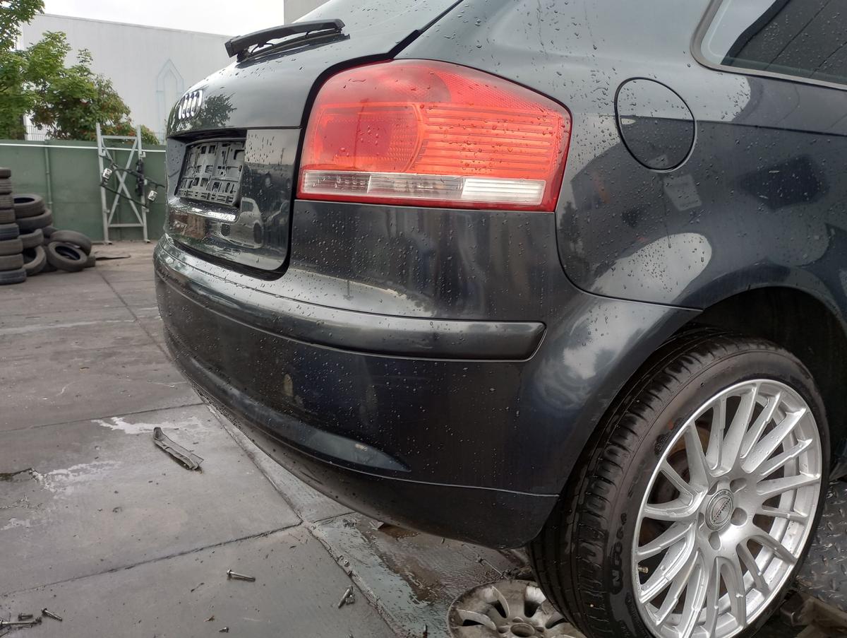 Audi A3 8P original Stossfänger Stoßstange hinten Z9W Ebonyschwarz Bj 2005