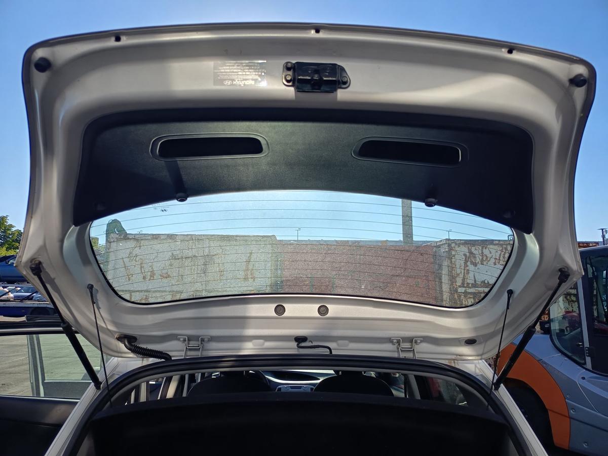 Hyundai i20 original Heckklappe mit Scheibe Deckel hinten FG Sleek silver Bj2011