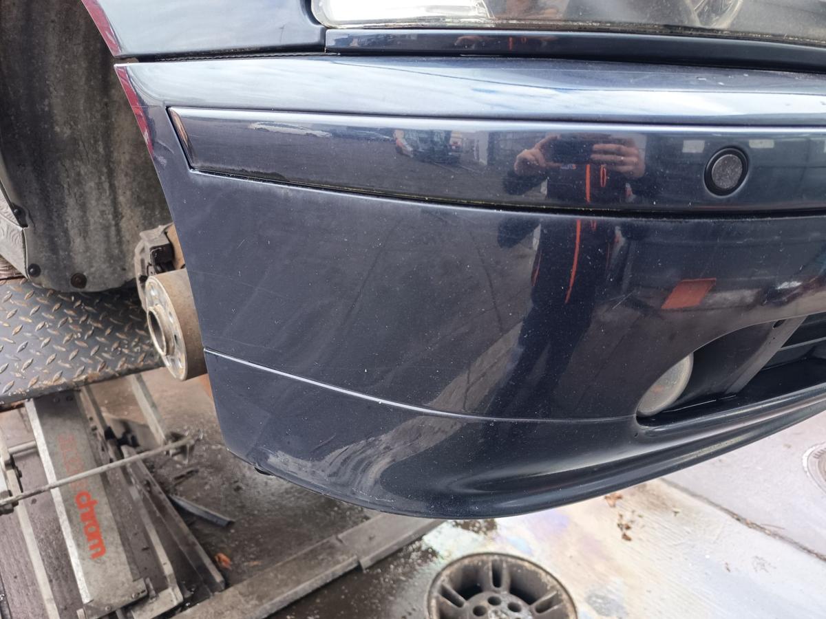 BMW E39 original Sto&szlig;stange F&auml;nger vorn Front 317/5 Orientblau Bj 2003