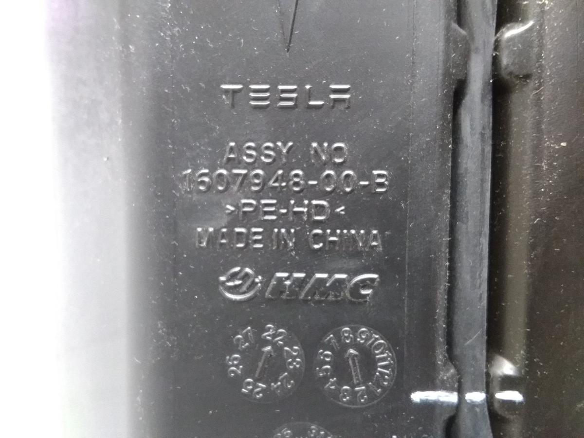 Tesla Model Y original Scheibenwaschbehälter mit Pumpe 1607948-00-B