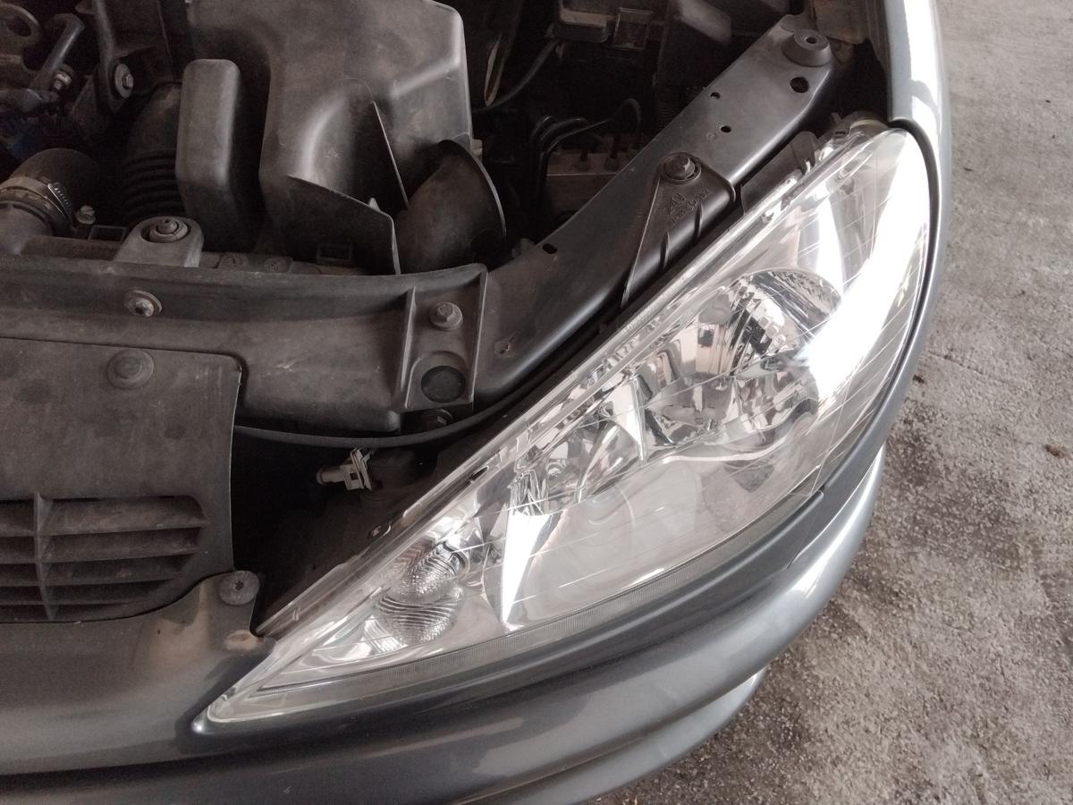 Peugeot 206 original Scheinwerfer vorn links Facelift Halogen mit LWR BJ2008