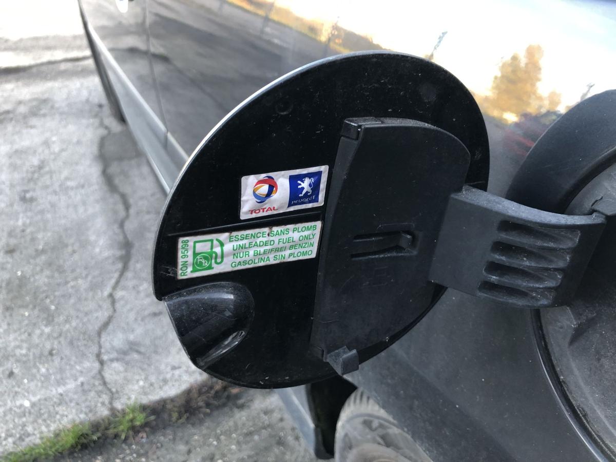 Peugeot 207CC Tankdeckel Tankklappe Tankverschluss EXL Schwarz Obsidien Metallic