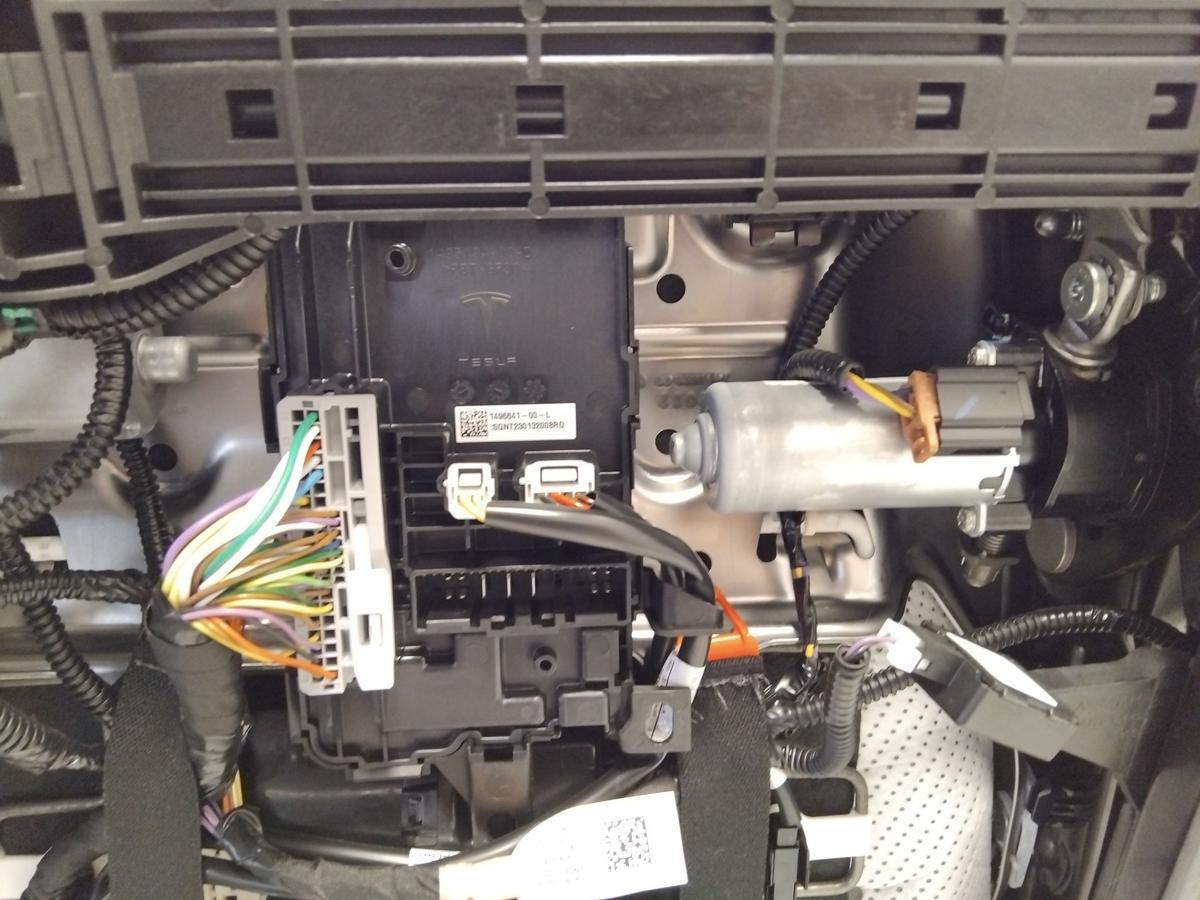 Tesla Model S Facelift Sitz vorn links Fahrersitz elektrisch Leder cream Bj.2023