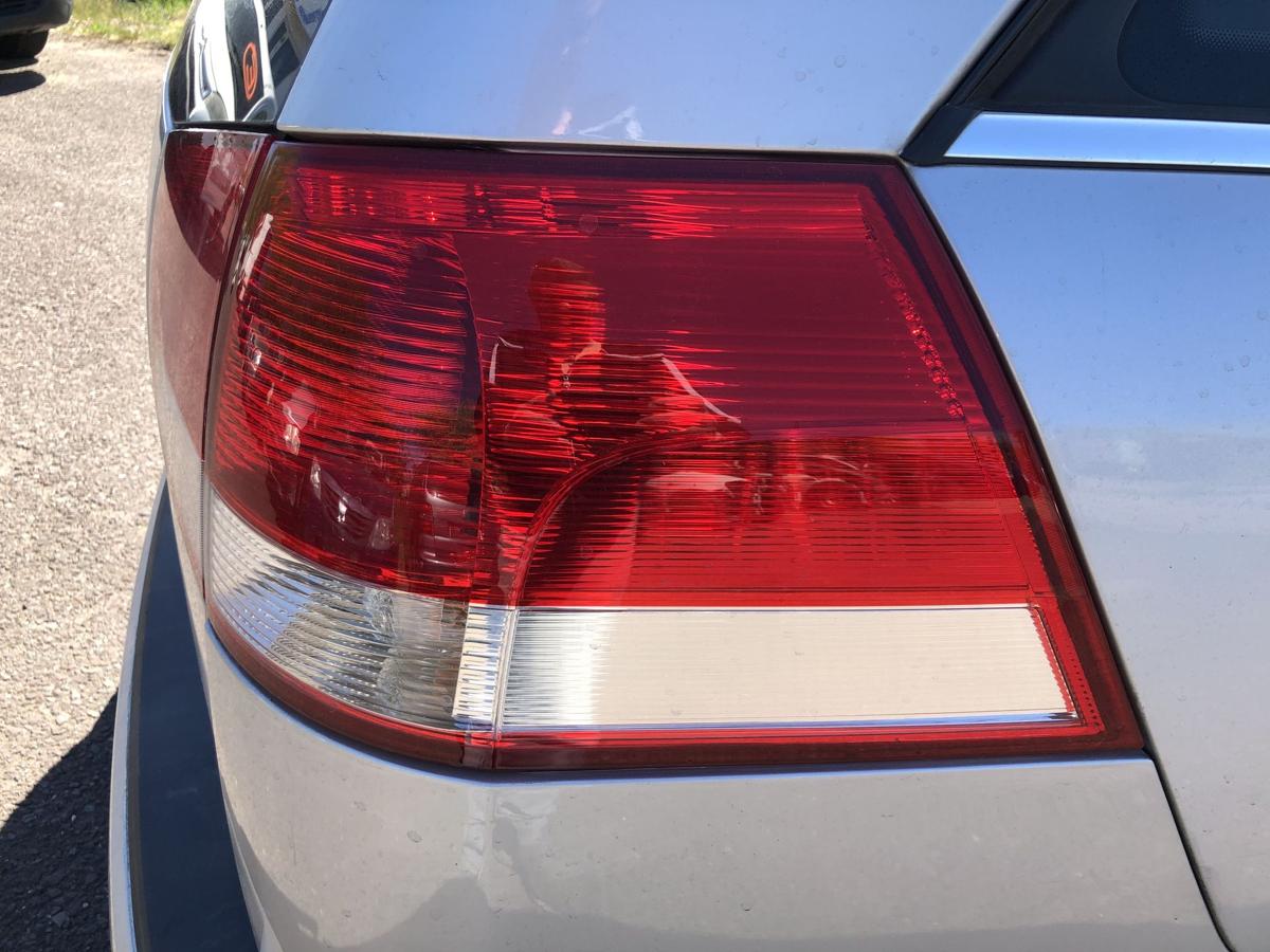 Opel Vectra C Caravan ab 05 R&uuml;ckleuchte au&szlig;en rechts Ecke Kombi rot silber