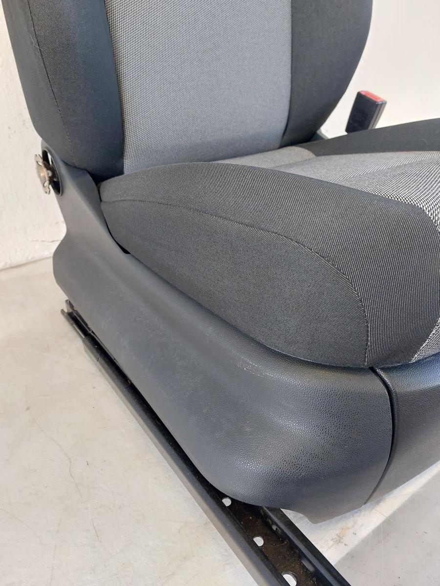 Skoda Fabia 5J Sitz vorn rechts Beifahrersitz Stoff ohne Heizung Autositz