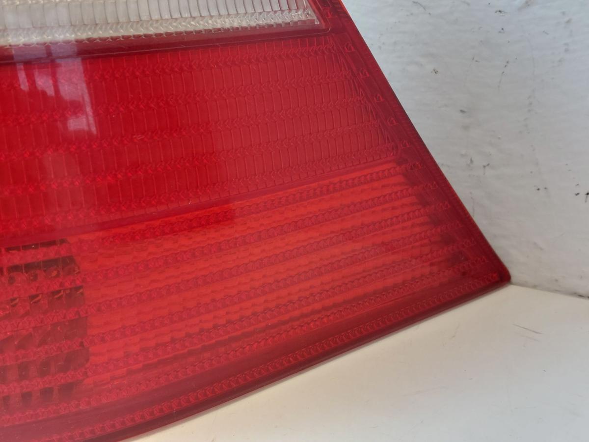 VW Golf 4 1J R&uuml;ckleuchte rechts R&uuml;cklicht Heckleuchte 3 oder 5 t&uuml;rer rot weiss