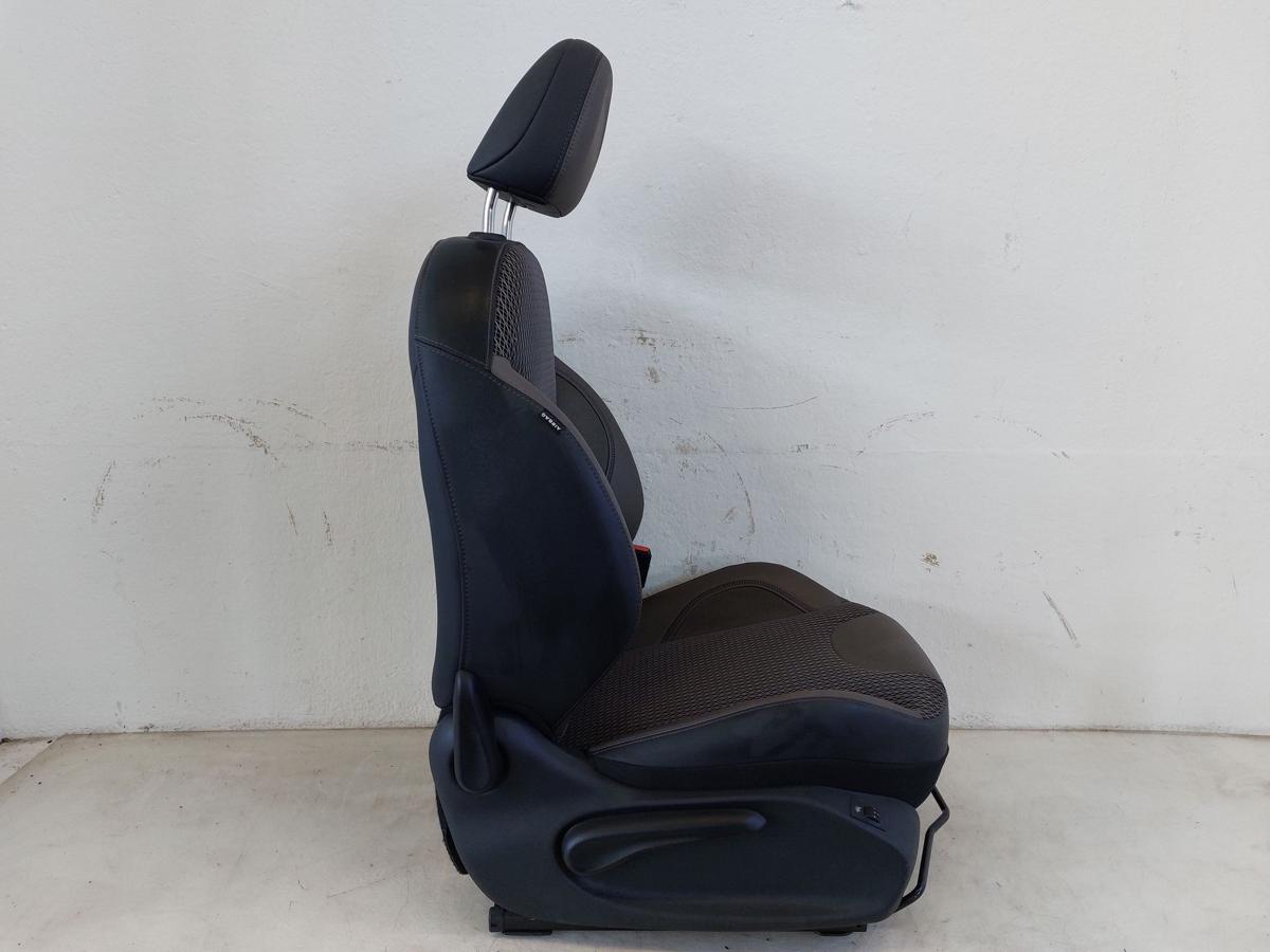 Peugeot 2008 I CU Sitz vorn rechts Beifahrersitz Kunstleder Stoff braun Heizung