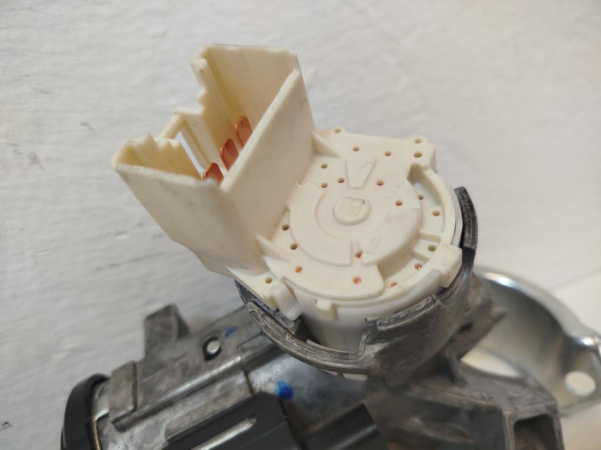 Toyota Yaris XP13 Z&uuml;ndschloss mit einem Schl&uuml;ssel Schlie&szlig;zylinder Z&uuml;ndung