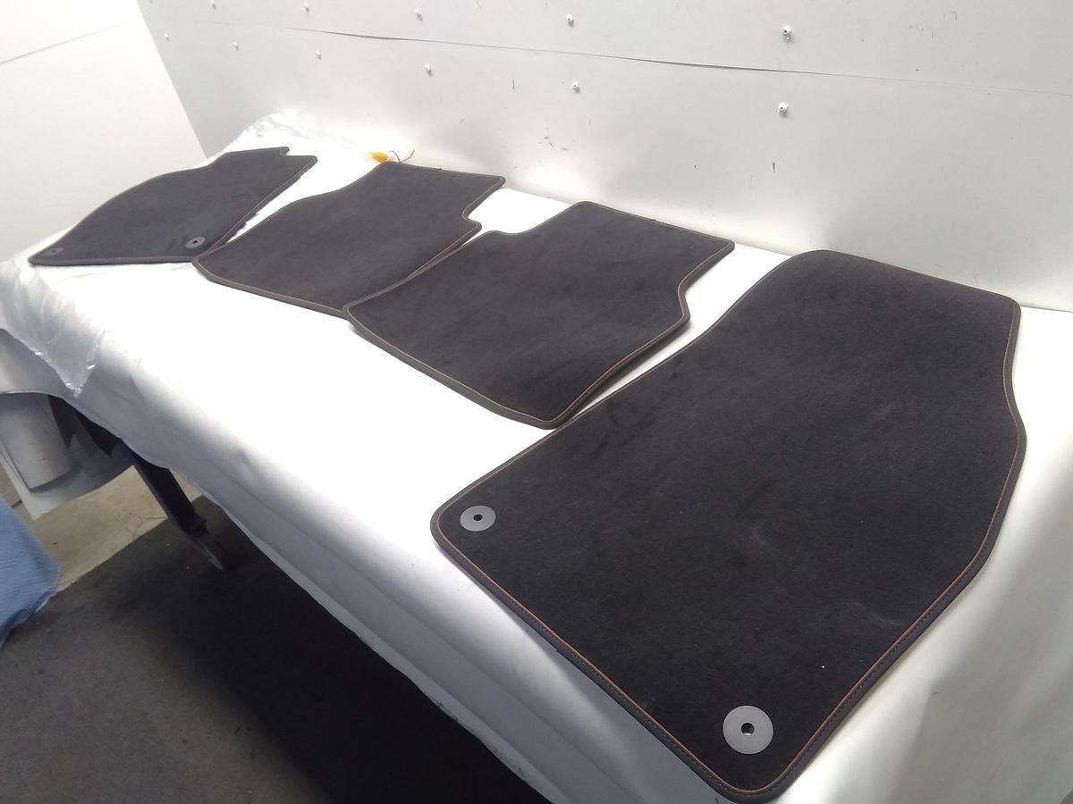 Skoda Enyaq iV 80X original Satz Fussmatten neuwertig