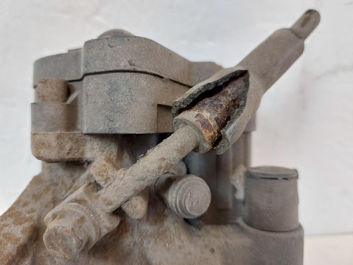 VW Passat 3G B8 Bremssattel hinten links Bremszange elektrische Parkbremse 300mm