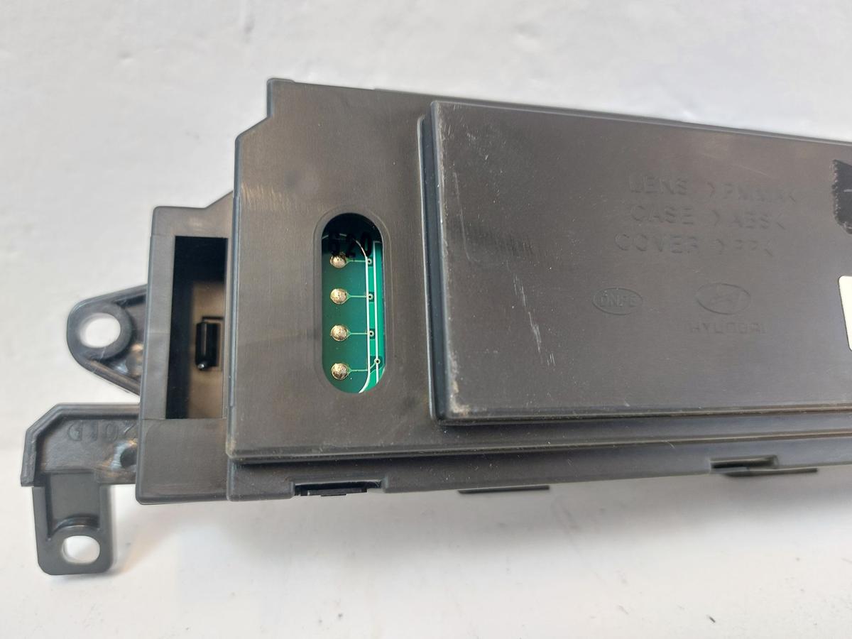 Hyundai i20 PB Display Bordcomputer Uhr Anzeige Mittelkonsole OEM