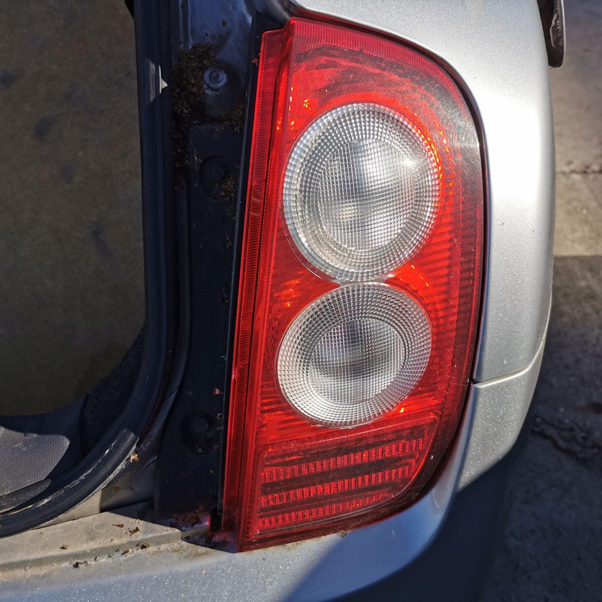 Nissan Micra K12 Rückleuchte Schlussleuchte Rücklicht Lampe hinten rechts 3Trg