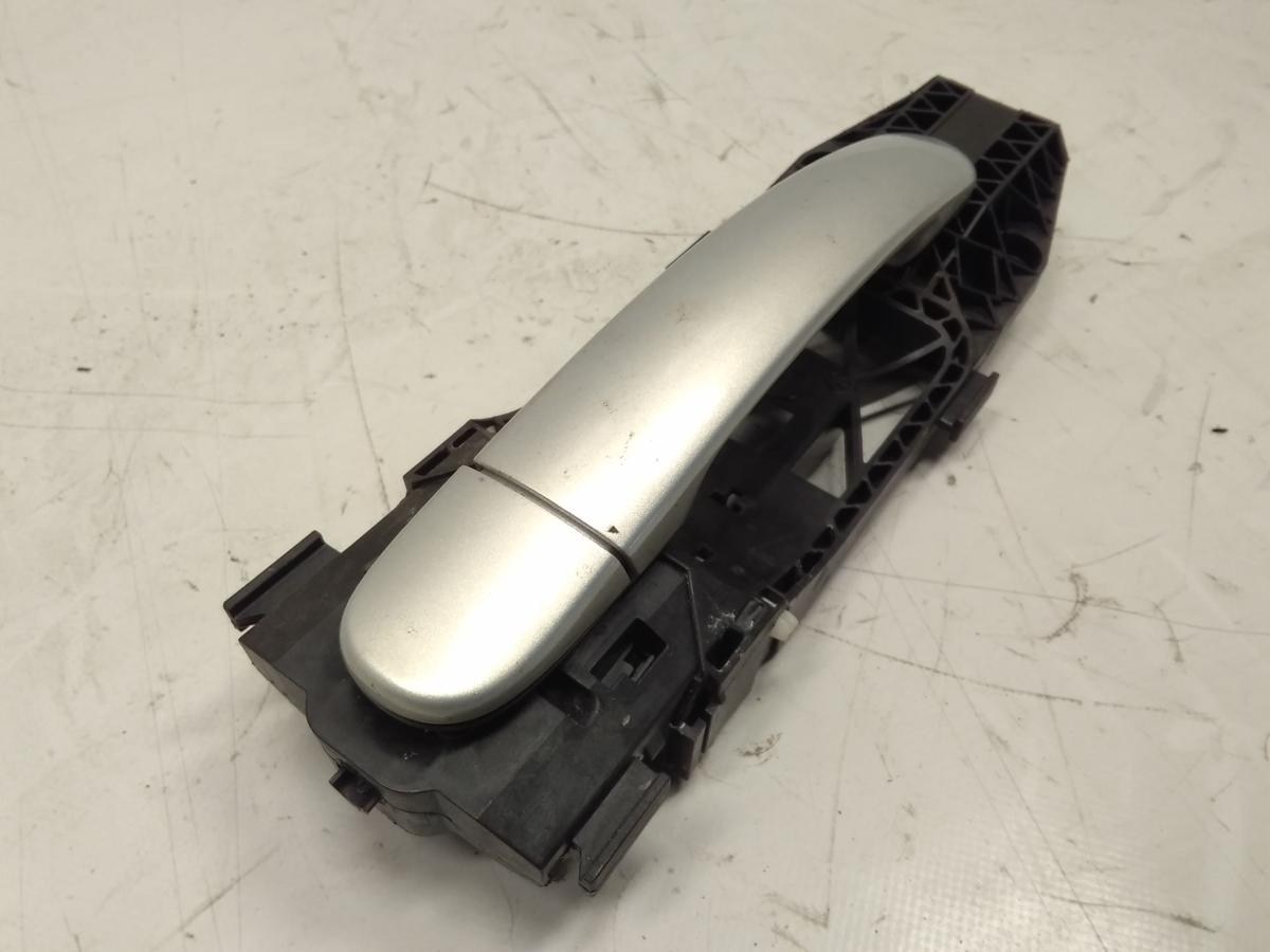 Skoda Citigo original T&uuml;raussengriff vorn rechts mit Tr&auml;ger/inlet BJ2013 LR7L