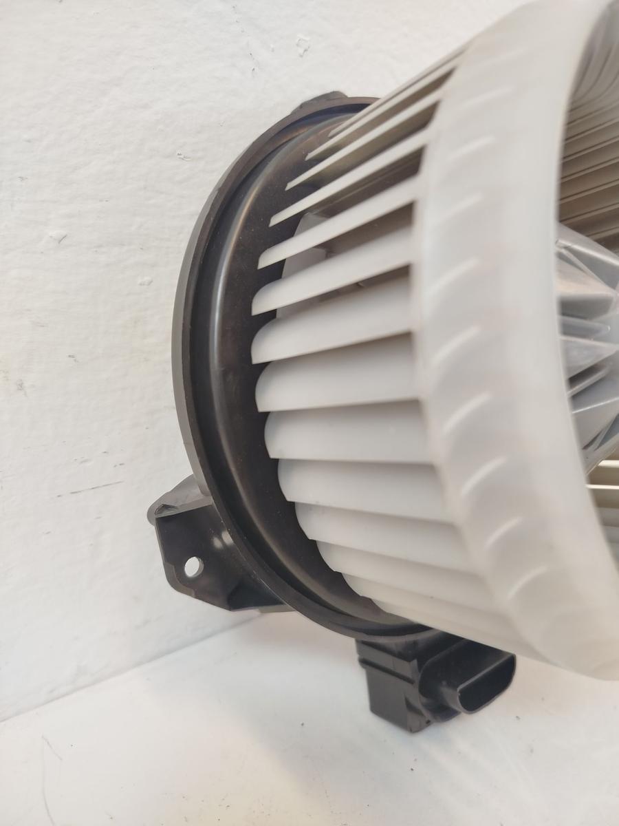 Toyota Yaris XP13 Gebl&auml;semotor Innenraumgebl&auml;semotor Heizungsgebl&auml;se