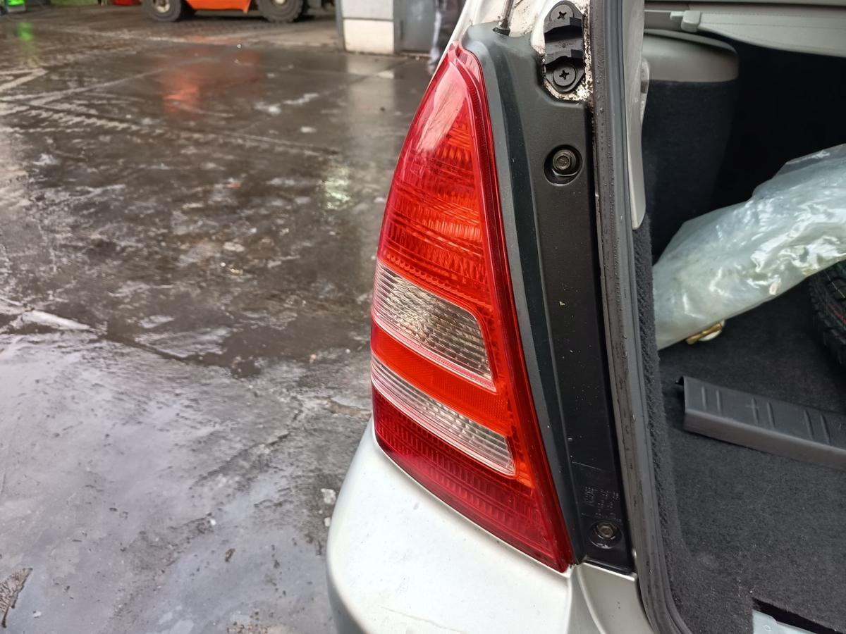 Subaru Forester SG original R&uuml;ckleuchte links vor Facelift Baujahr 2005