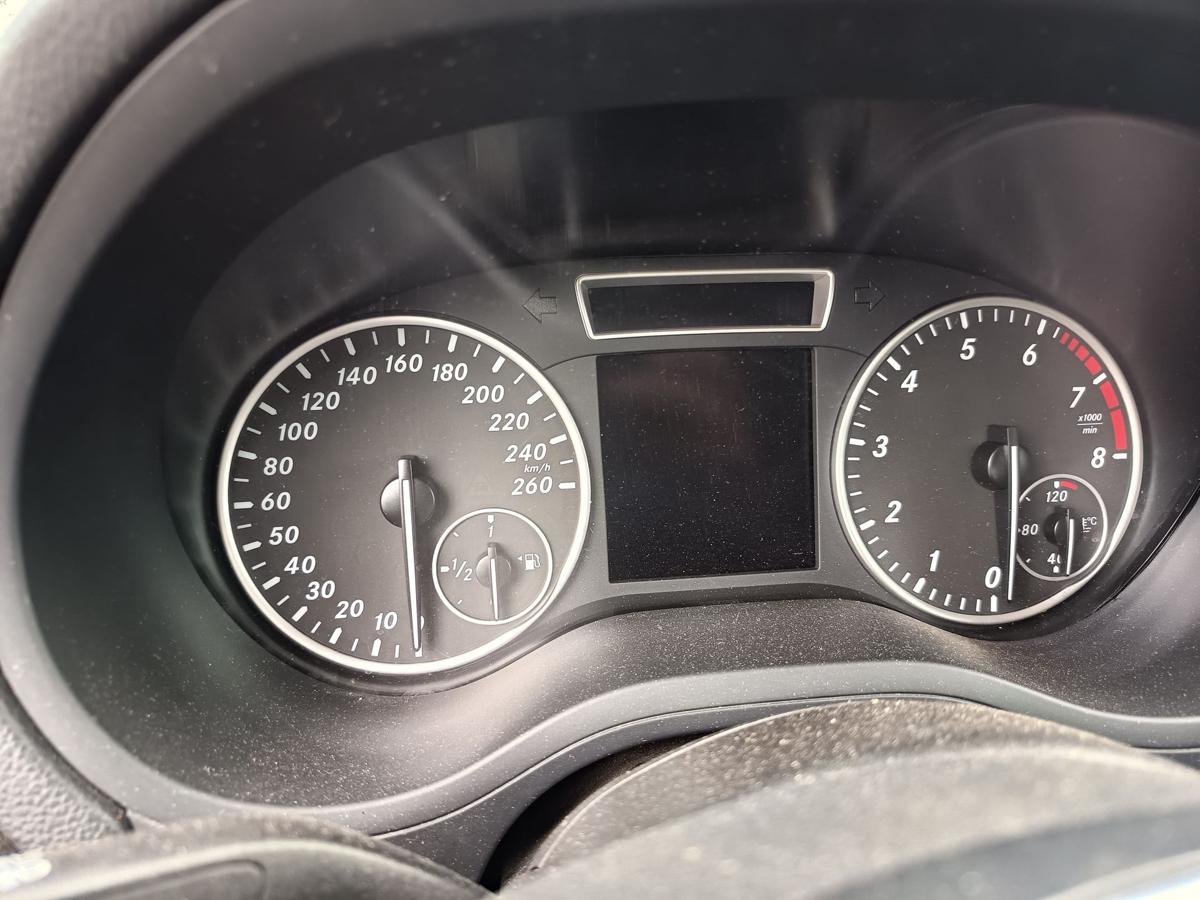 Mercedes W246 original Kombiinstrument Tacho Benzin Schaltgetriebe Bj 2014