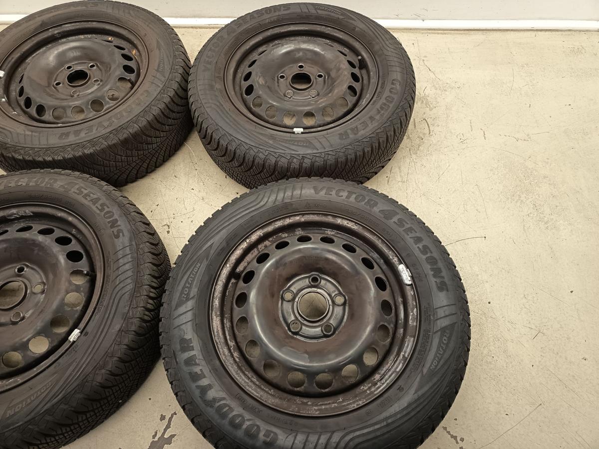 VW Golf V original Stahlfelgensatz mit Allwetterreifen 15 Zoll