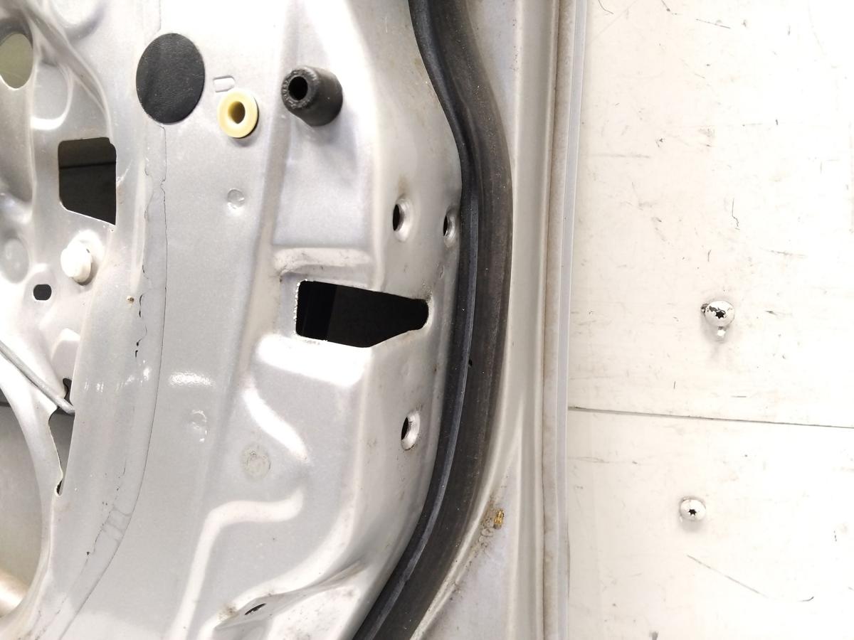 Toyota Avensis T22 original T&uuml;r vorn rechts silbermetallic Rohbau BJ2002